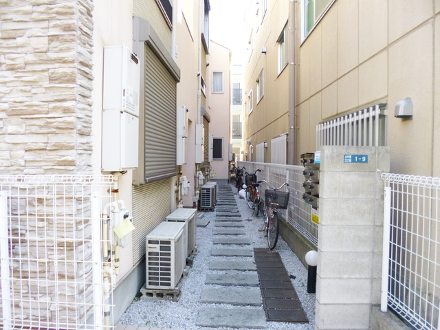 北区上中里３丁目のアパートのロビー|自転車も置けます