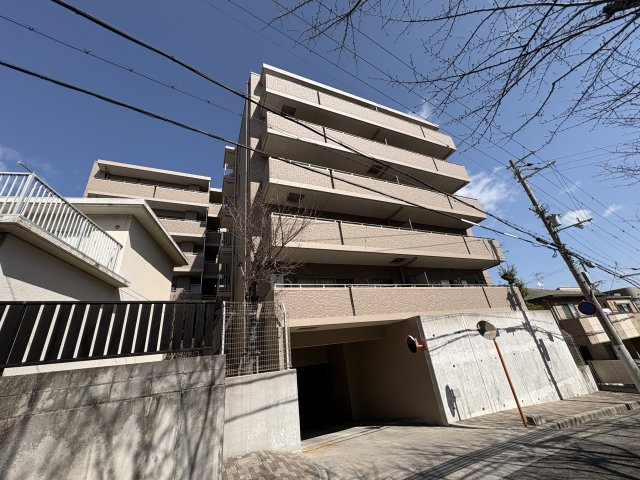 ヒルズ芦屋翠ヶ丘の外観|屋内ガレージ