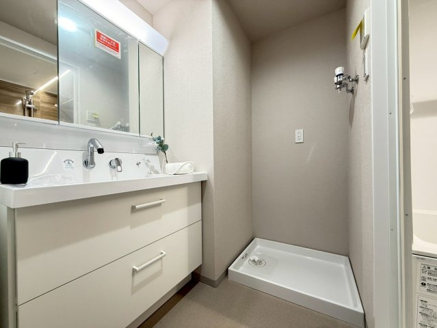 ロイヤルシャトー葛野の独立洗面台