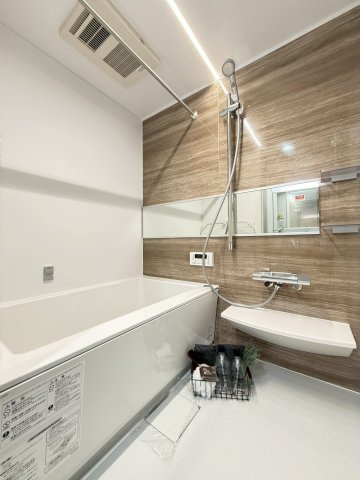 ロイヤルシャトー葛野の浴室