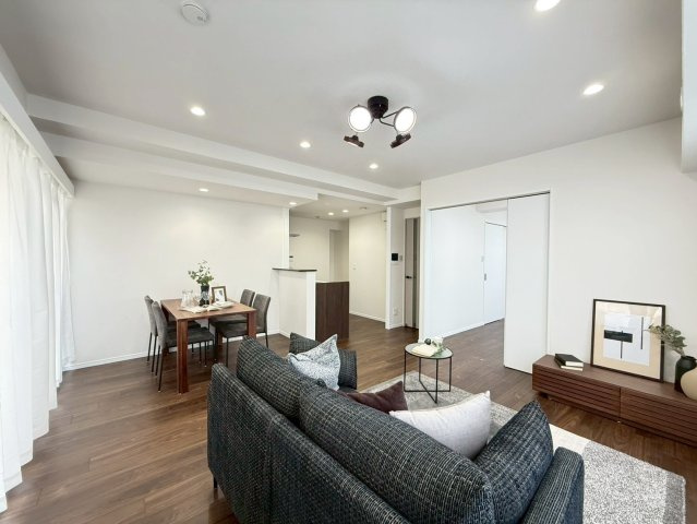 ロイヤルシャトー葛野の居間・リビング