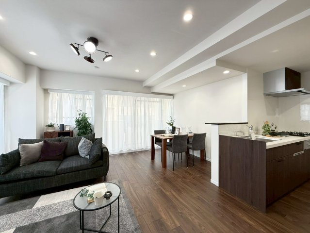 ロイヤルシャトー葛野の居間・リビング