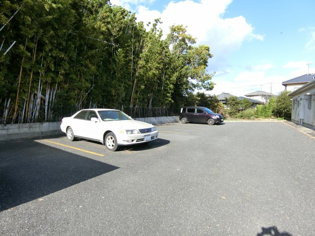 トミーハウス仏島ガーデンの駐車場
