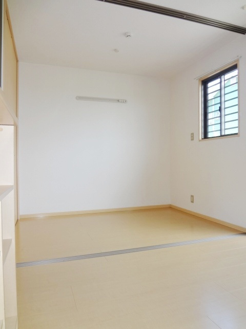 エトワールの居間・リビング|こちらのリビングで趣味の時間をお楽しみください※同タイプのお部屋になります。