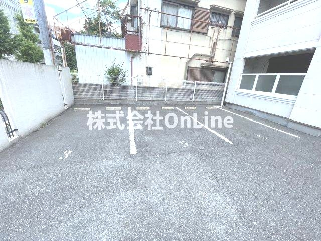 ルシェリア桜ケ丘の駐車場