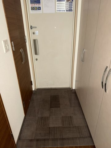 レジディア文京湯島Ⅲの玄関