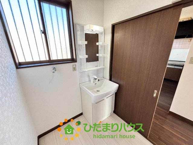 加須市小野袋　中古一戸建ての洗面所