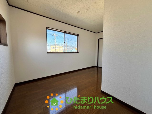 加須市小野袋　中古一戸建ての洋室