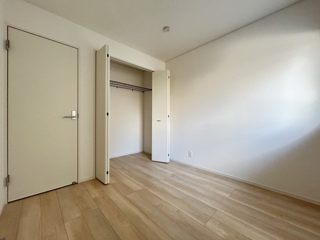 高知市旭天神町第一②の洋室|全室収納付き☆整理整頓がしやすく、使い勝手も◎