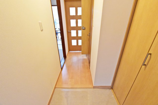 パレスエクセル新伊丹の玄関|玄関は大容量の収納有◎
靴が隠れて玄関の印象が良くなります！
