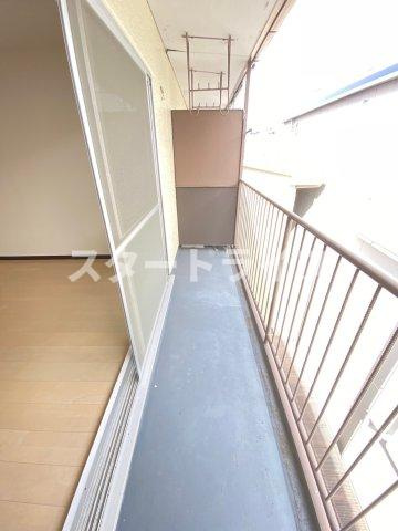 大阪市淀川区新高２丁目の賃貸マンションのバルコニー