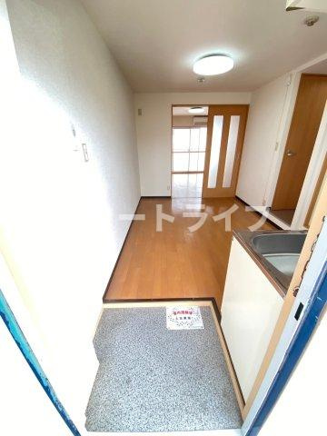大阪市淀川区新高２丁目の賃貸マンションの玄関