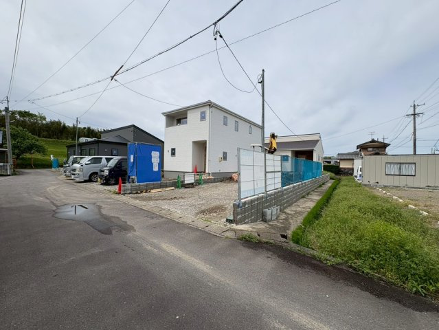 【商談中】リーブルガーデン　羽島郡笠松町米野　全3区画分譲の前面道路含む現地写真|「現地（2026年4月25日）撮影」　
■前面道路　
■ヤマダ不動産　株式会社リライフ