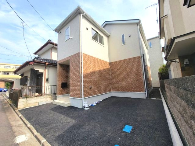 【Cradle garden】宇都宮市桜 第3 全1棟の前面道路含む現地写真|〇新価格〇
戸祭小学校まで徒歩５分♪学チカで子育てファミリーにもおススメ！
周辺環境に恵まれた、タイパ良好なお家です☆
※2026年6月撮影