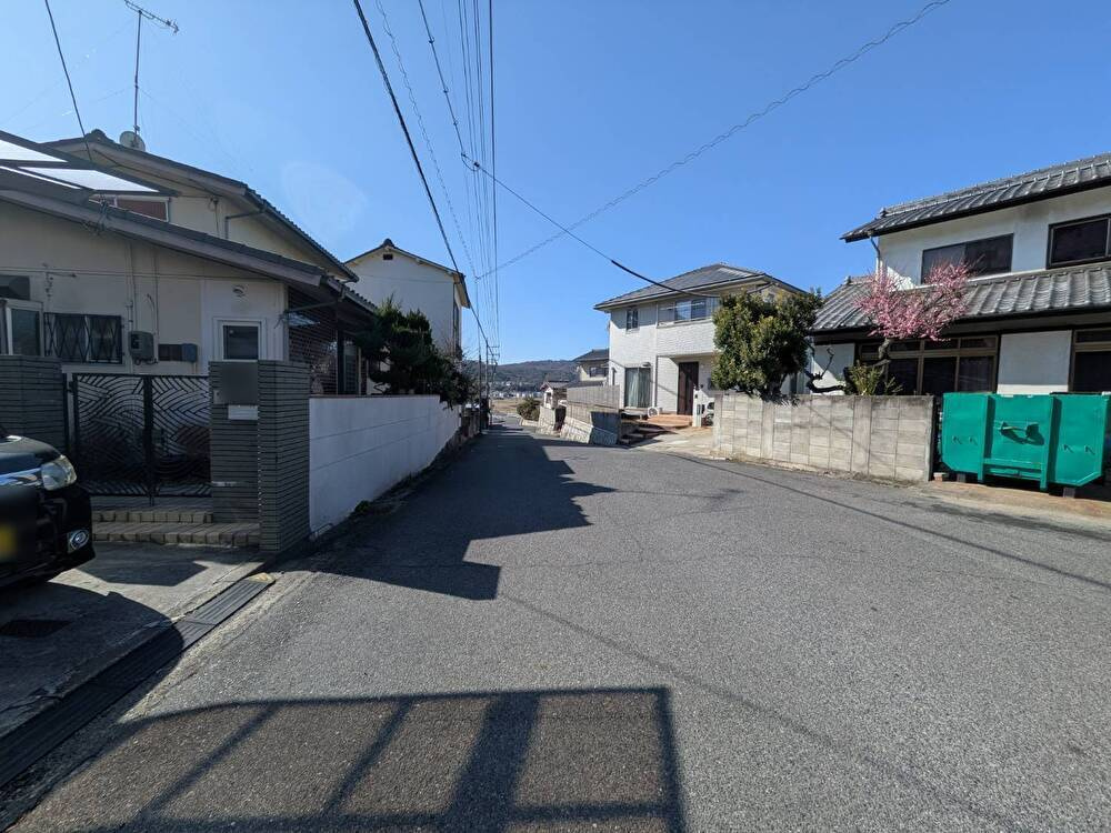 岡山市北区今岡 土地の前面道路含む現地写真|◆北側前面道路の幅員は約6.1ｍです。