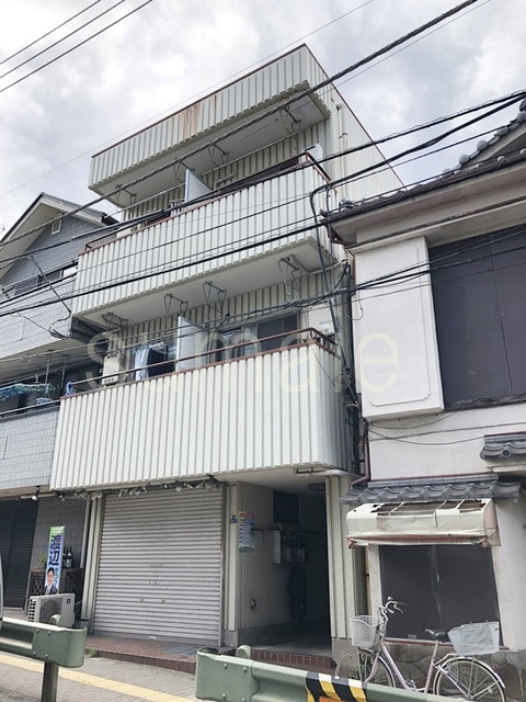狸家ビルの外観|3階建ての物件です