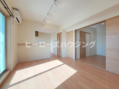 【居間・リビング】 | エメルミナ豊中岡町 | ※2026年4月上旬撮影！