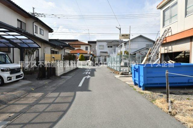 甲府市青沼３丁目の売地の周辺|南側道路を東側から撮影