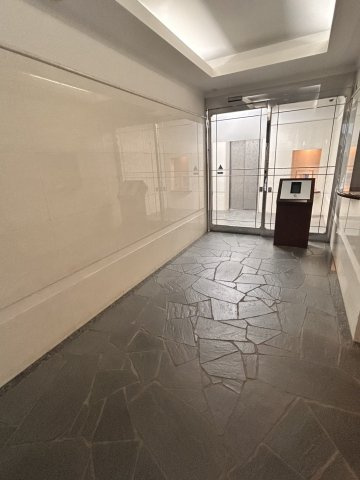 グランアルバ白山のエントランス