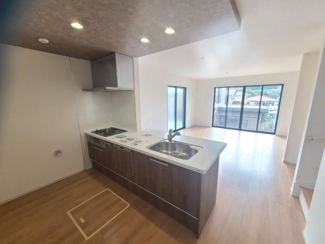 【内観：施工例】 | 山手７丁目　新築戸建 | 同社同仕様写真です