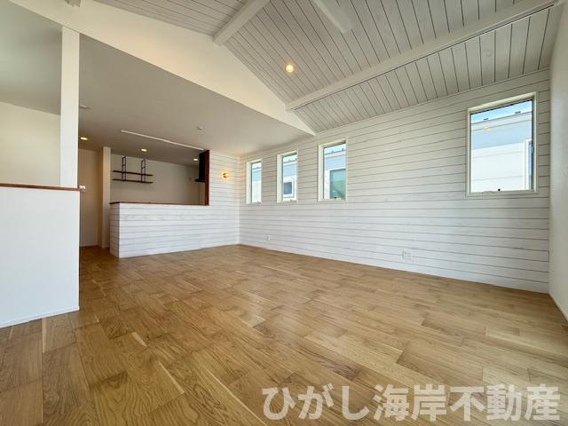 藤沢市辻堂東海岸1丁目　新築戸建　全3棟の居間・リビング|21.2帖　勾配天井のLDK