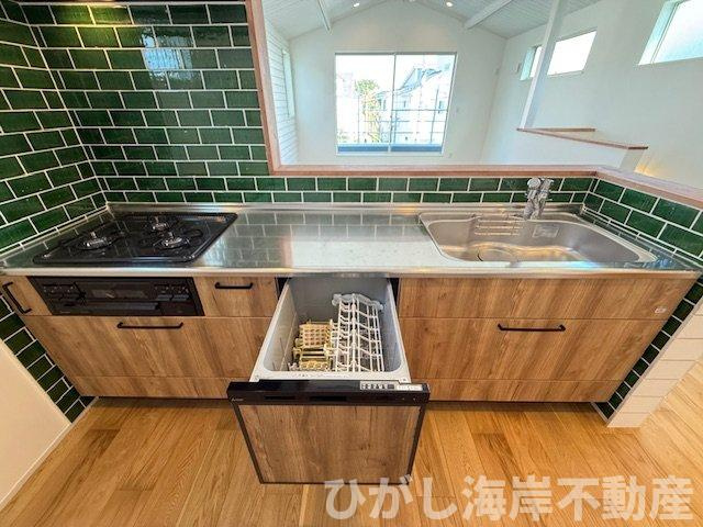 藤沢市辻堂東海岸1丁目　新築戸建　全3棟のキッチン|食洗器付きシステムキッチン