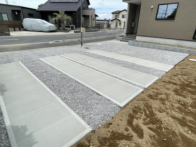 藤岡市岡之郷１期（全１棟）１号棟の駐車場|建物完成済みでございます。お部屋のご内覧可能でございます。お気軽にお問合せ下さいませ(^▽^)/