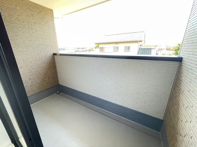 藤岡市岡之郷１期（全１棟）１号棟のバルコニー|建物完成済みでございます。お部屋のご内覧可能でございます。お気軽にお問合せ下さいませ(^▽^)/