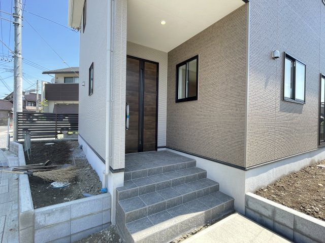 藤岡市岡之郷１期（全１棟）１号棟の玄関|建物完成済みでございます。お部屋のご内覧可能でございます。お気軽にお問合せ下さいませ(^▽^)/