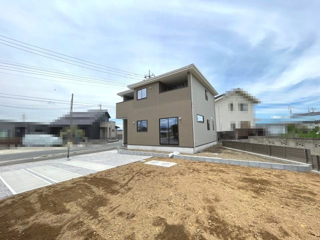 藤岡市岡之郷１期（全１棟）１号棟の外観|ナチュラルで飽きの来ないデザインは流行に左右されない家の形です。外構も綺麗に仕上がっています(^▽^)/
