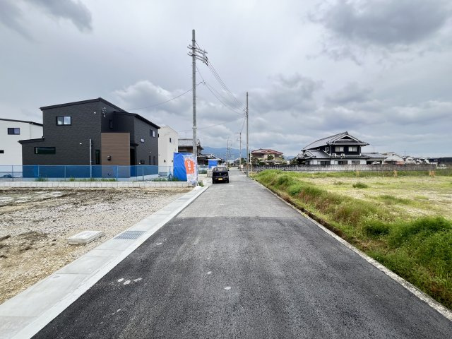 葛城市笛堂　第6期　の前面道路含む現地写真