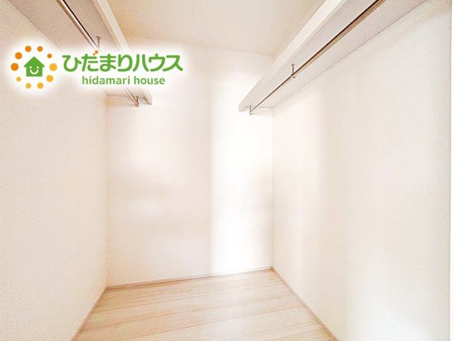 【収納】 | 石岡市府中第1　新築戸建　3号棟 | 衣類だけでなく、キャリーバッグや衣類ボックスの収納も容易となる大型サイズで設計されたウォークインクローゼット。