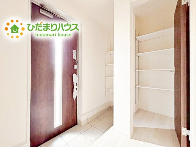 【玄関】 | 石岡市府中第1　新築戸建　3号棟 | スニーカーマニアも納得の天井まであるシューズボックス!(^^)!