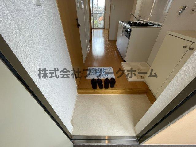 武蔵野市西久保２丁目の賃貸マンションの玄関