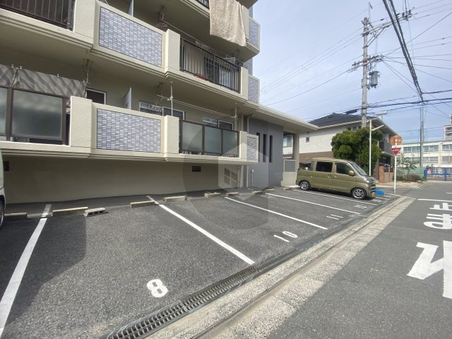 グランドメゾン浅田1の駐車場