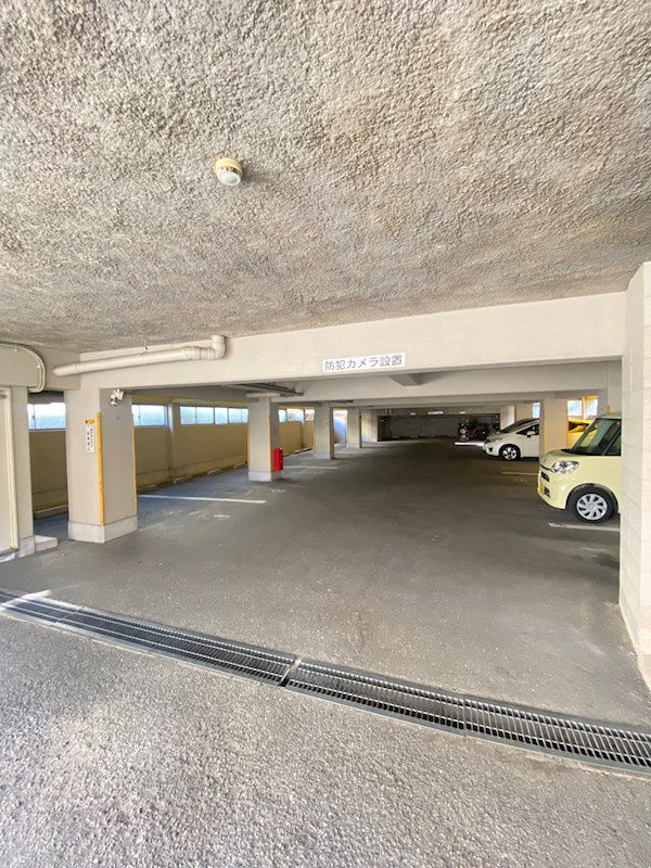 アルテハイム地行の駐車場