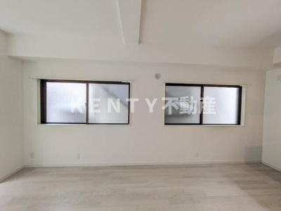 【居間・リビング】 | 山田ビル | こちらのリビングで趣味の時間をお楽しみください