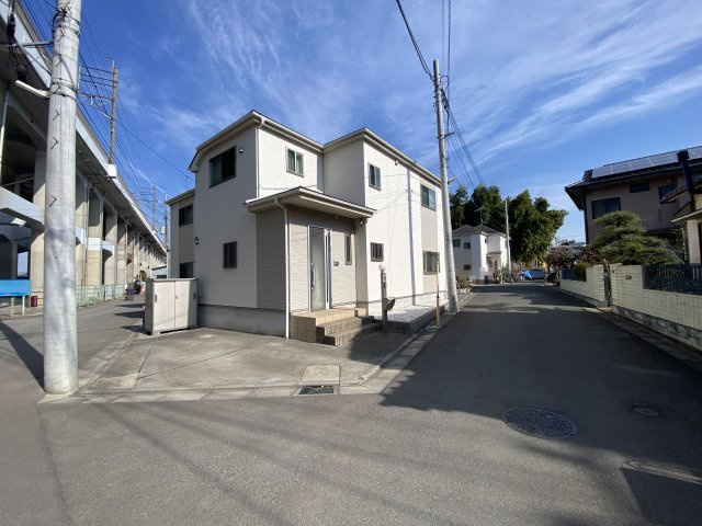 清瀬市下宿2丁目　北西角地の中古戸建の前面道路含む現地写真