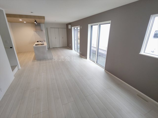 【居間・リビング】の画像