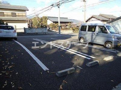 シャン・ヴィラージュの駐車場|高崎、前橋のお部屋探しはエンドスケープまで！お客様の理想お聞かせ下さい♪