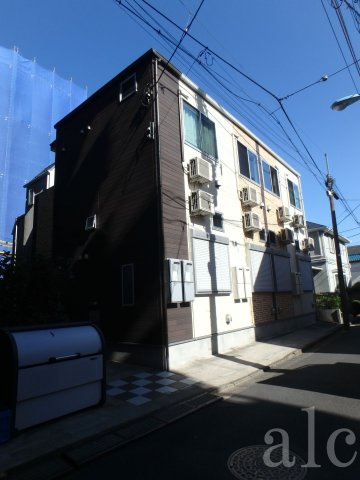 Lavish高円寺のエントランス