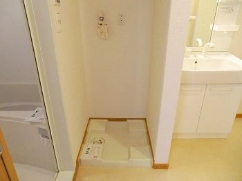 【内装】 | メゾン・ド・花水木　壱番館 | 明るい色調の室内です