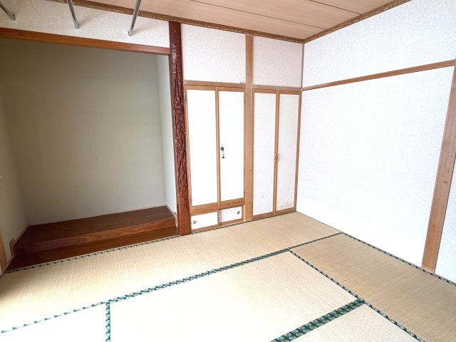 北見市東三輪５丁目５番地４９　中古売家 外１筆の収納|収納は季節の物や普段使わないものを効率よく保管できます。仏間は仏壇を設ける場所として違和感なく設置できます。床の間は、掛け軸や生け花、節句の置物を飾ることで、装飾空間として教養の高さを示せます。