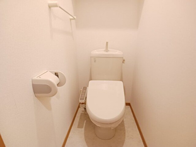 【トイレ】 | エレガンス・ヴィラＢ | シンプルで使いやすいトイレです