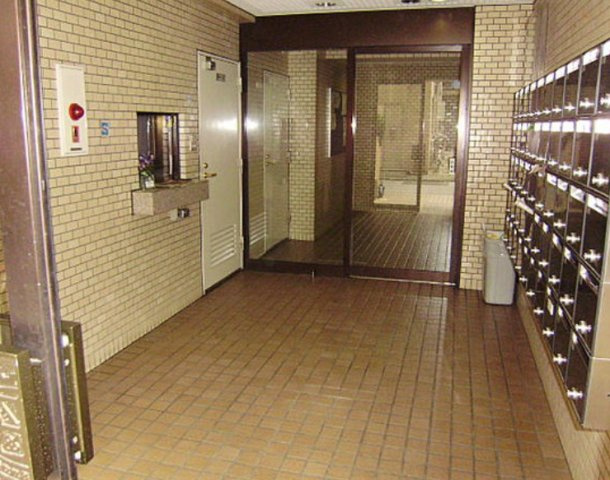 ライオンズマンション上野松が谷第２のロビー