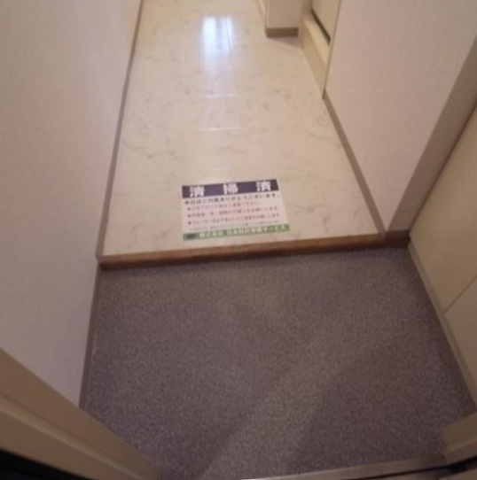 ライオンズマンション上野松が谷第２の玄関