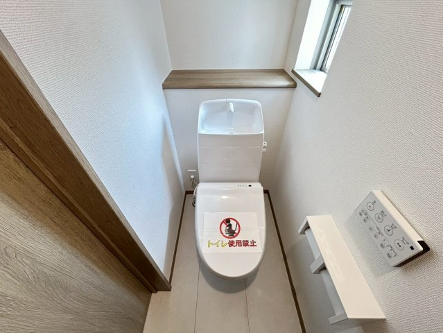 ハートフルタウン　江南市慈光堂町　全1区画分譲のトイレ|超表面平滑加工とイオンパワーの「セフィオンテクト」加工で、汚れが付きにくく落ちやすい仕様です。