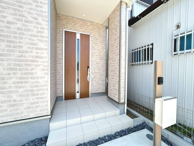 ハートフルタウン　江南市慈光堂町　全1区画分譲の玄関|玄関ドアの鍵はディンプルキーと内側はサムターンキーになっており防犯性の高い仕様になっています。