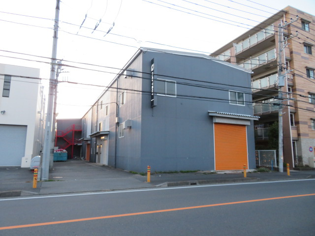 厚木市岡田２丁目の工場