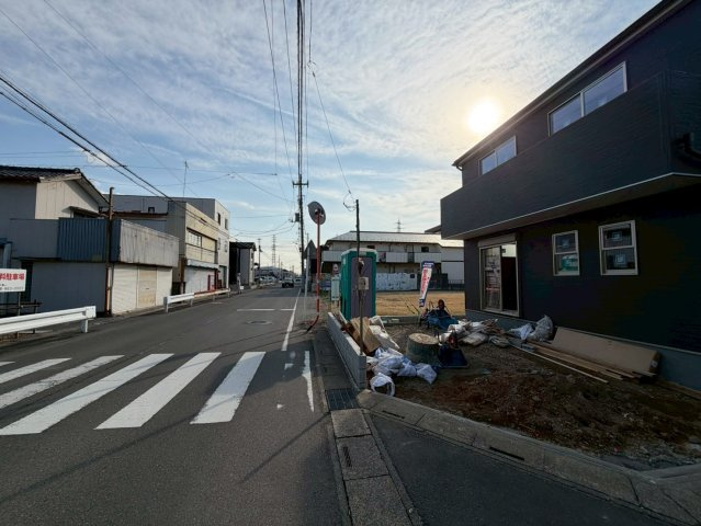 越谷市宮本町新築戸建ての前面道路含む現地写真